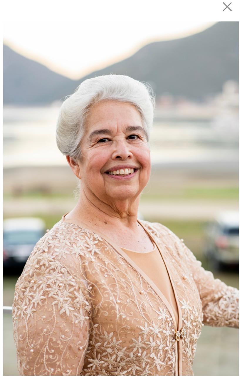 Elia Salazar Flores